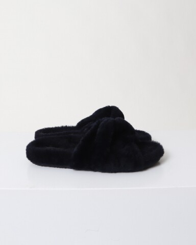 closed  soft ironed shearling sandal
