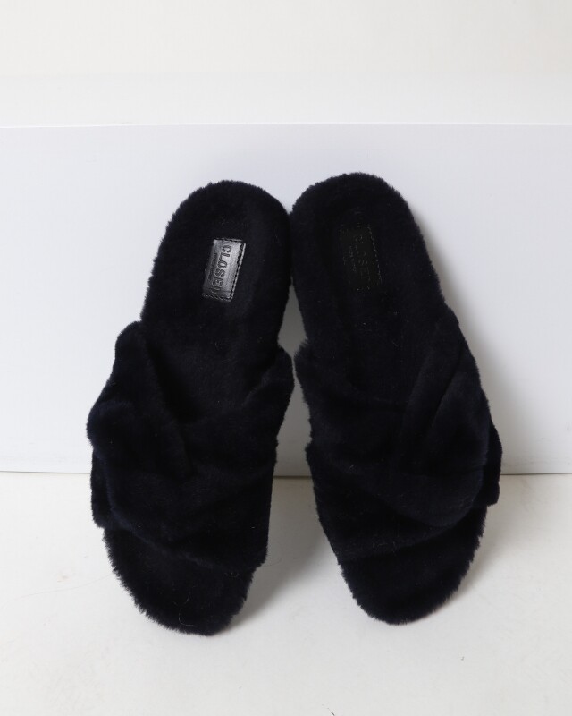 closed  soft ironed shearling sandal donkerblauw